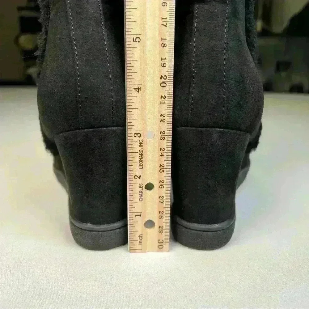 Unisa Missy Wedge Chelsea Boot slightly used, but in fabulous condition 7.5 - Picture 10 of 11